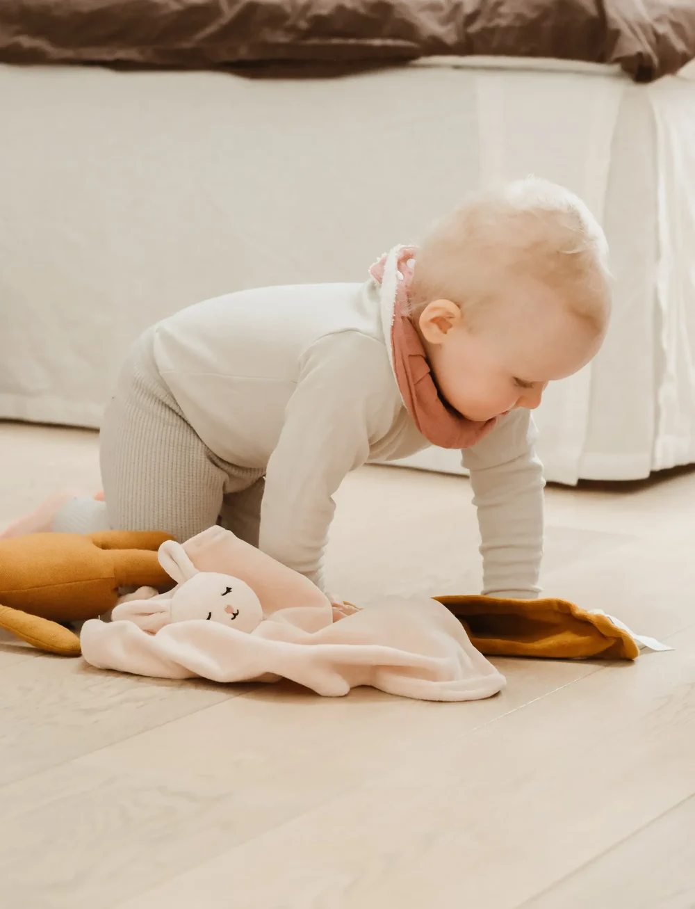 Fabelab - Ruffle Bib 3-pack - Into The Garden - hagesmække uden ærmer - ash rose - 4