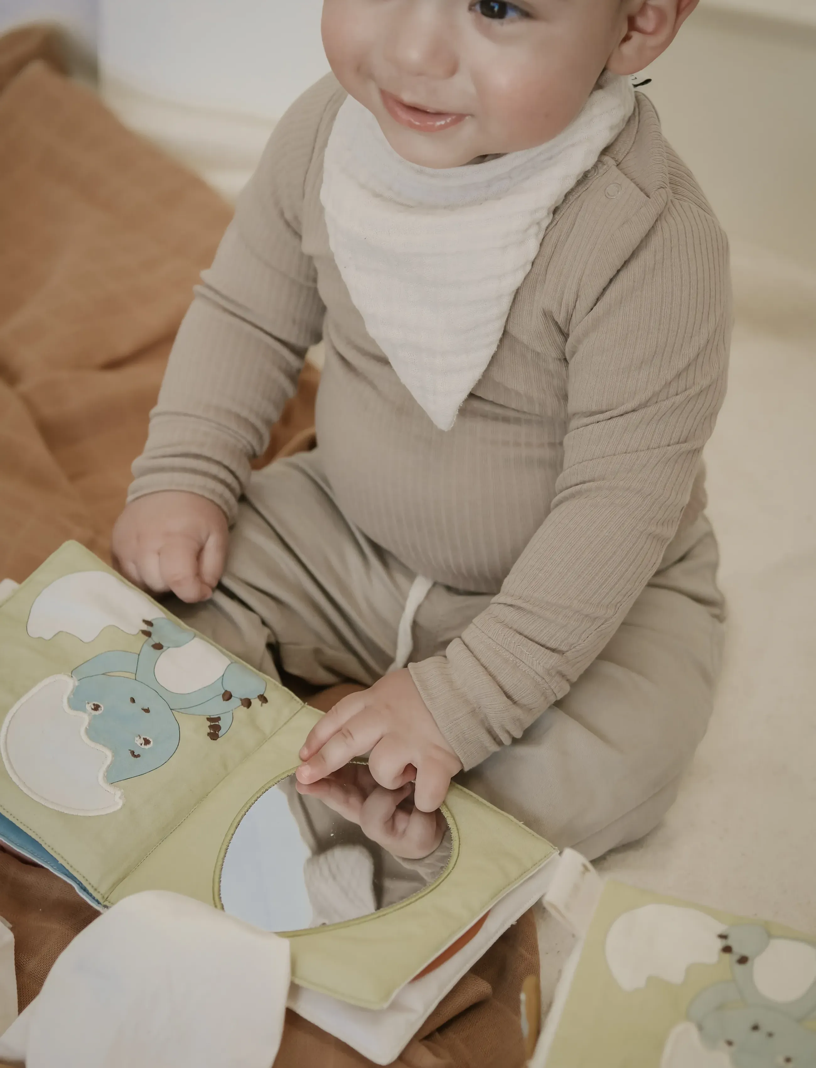 Fabelab - Fabric Book - Dinoland - interaktiva leksaker - seedpearl - 3