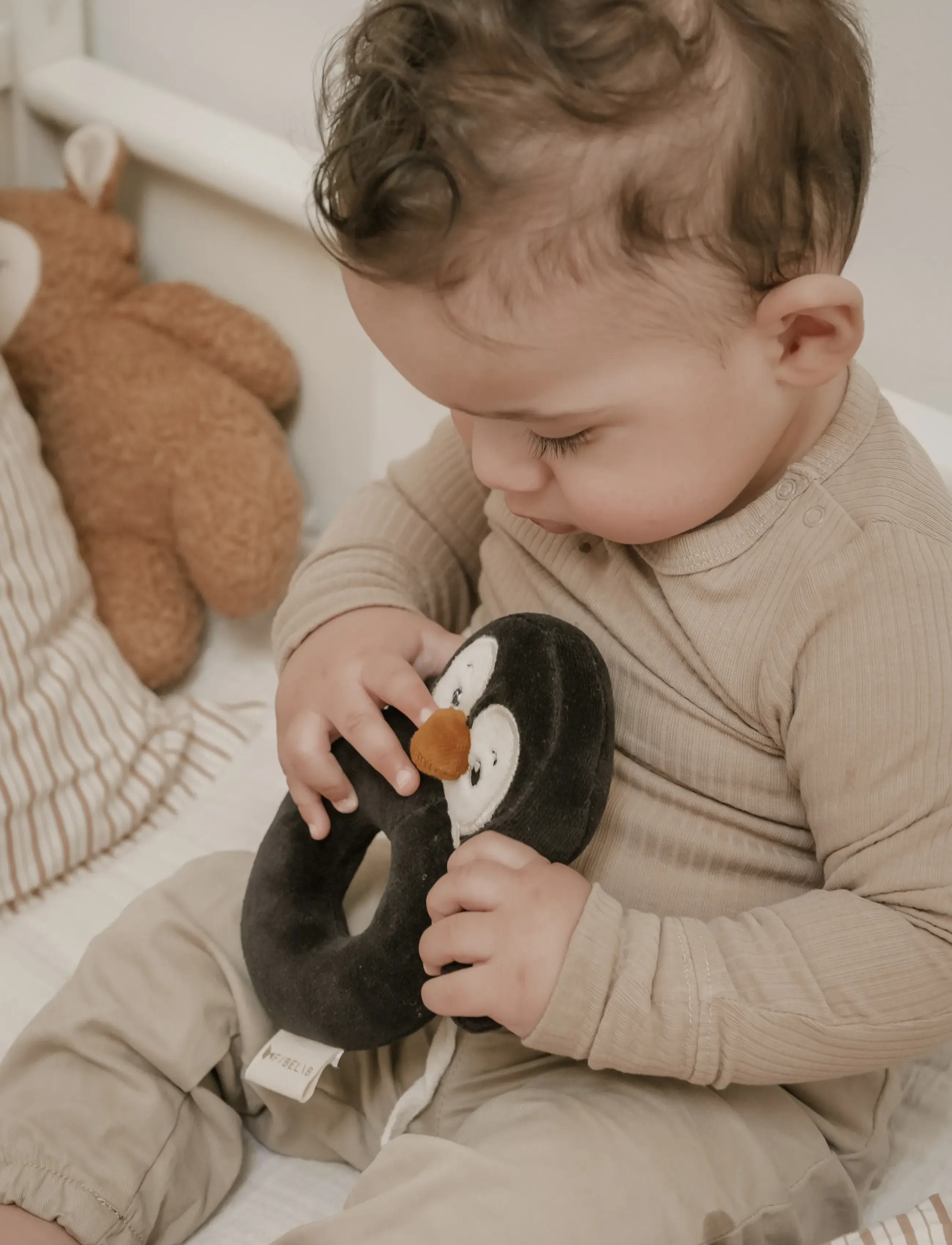 Fabelab - Rattle - Penguin - skallror - black beauty - 0
