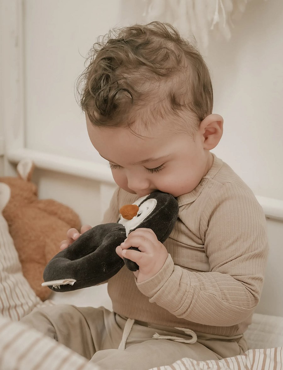 Fabelab - Rattle - Penguin - skallror - black beauty - 3
