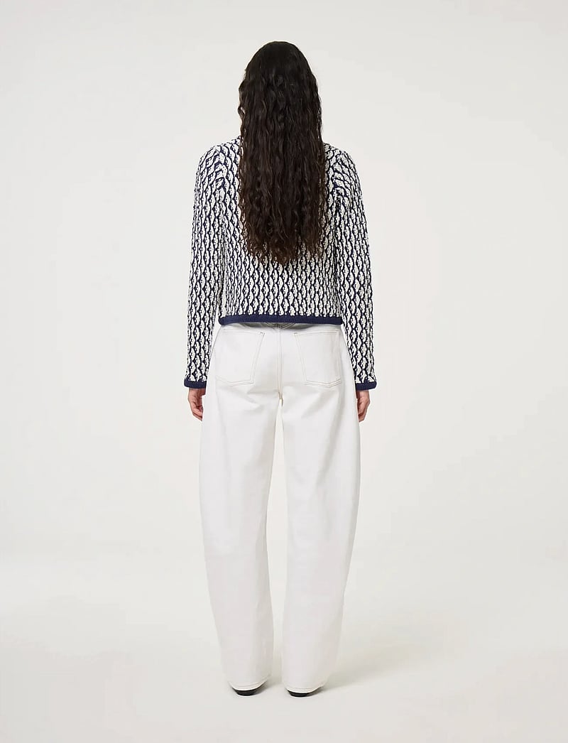 Fabienne Chapot - Balou Cardigan - neuletakit - cosy white/navy - 3