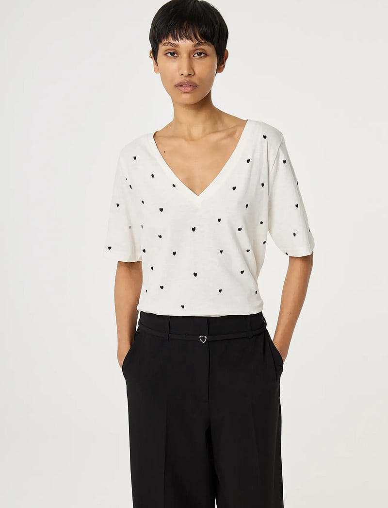 Fabienne Chapot - Phil V-Neck T-shirt - t-särgid - cosy white/black - 2