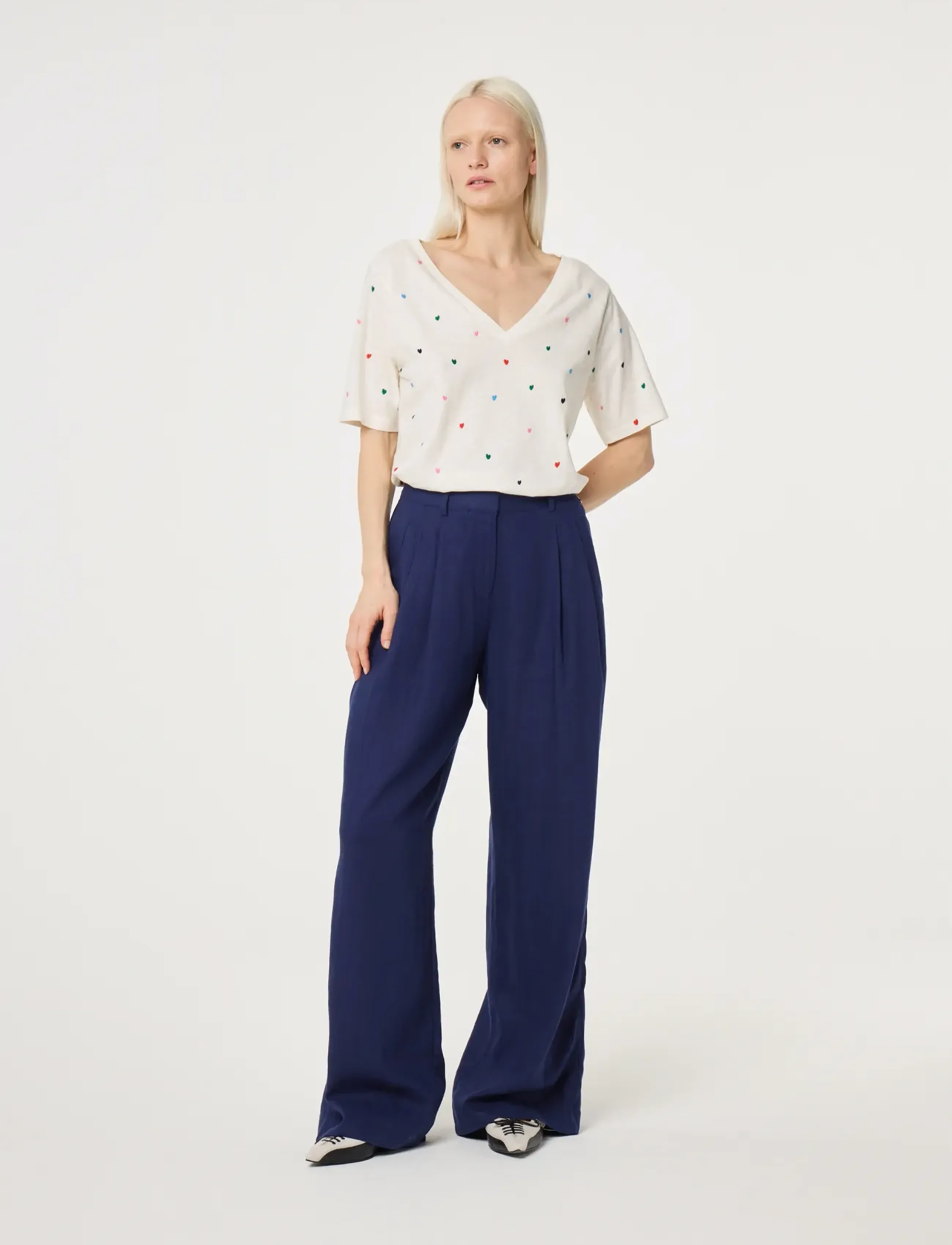 Fabienne Chapot Phil V-Neck T-Shirt - T-shirts & Toppar - COSY WHITE / white