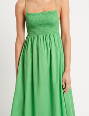 Faithfull The Brand - BRYSSA MIDI DRESS - sukienki letnie - green - 5