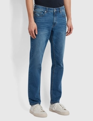 Farah - ELM STRETCH DENIM - regular jeans - worn indigo - 2