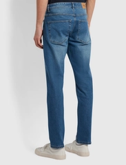 Farah - ELM STRETCH DENIM - regular jeans - worn indigo - 3