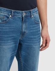 Farah - ELM STRETCH DENIM - regular jeans - worn indigo - 5