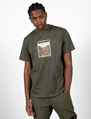 Fat Moose - James Cotton Tee - kortärmade t-shirts - army - 2