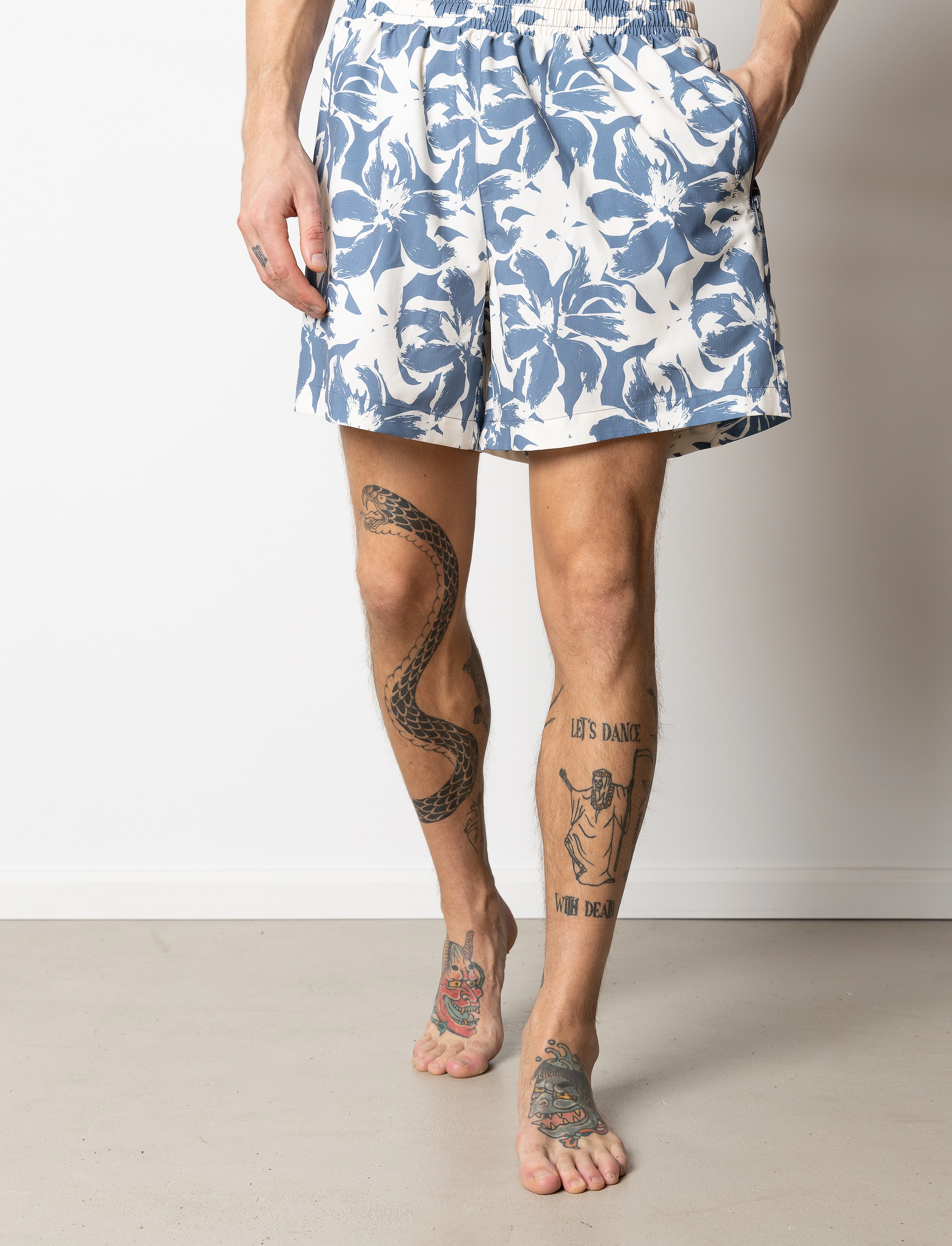 Fat Moose Ocean Swim Shorts - Looks for less - ECRU/DUSTY BLUE BOLD BLOOM / blue
