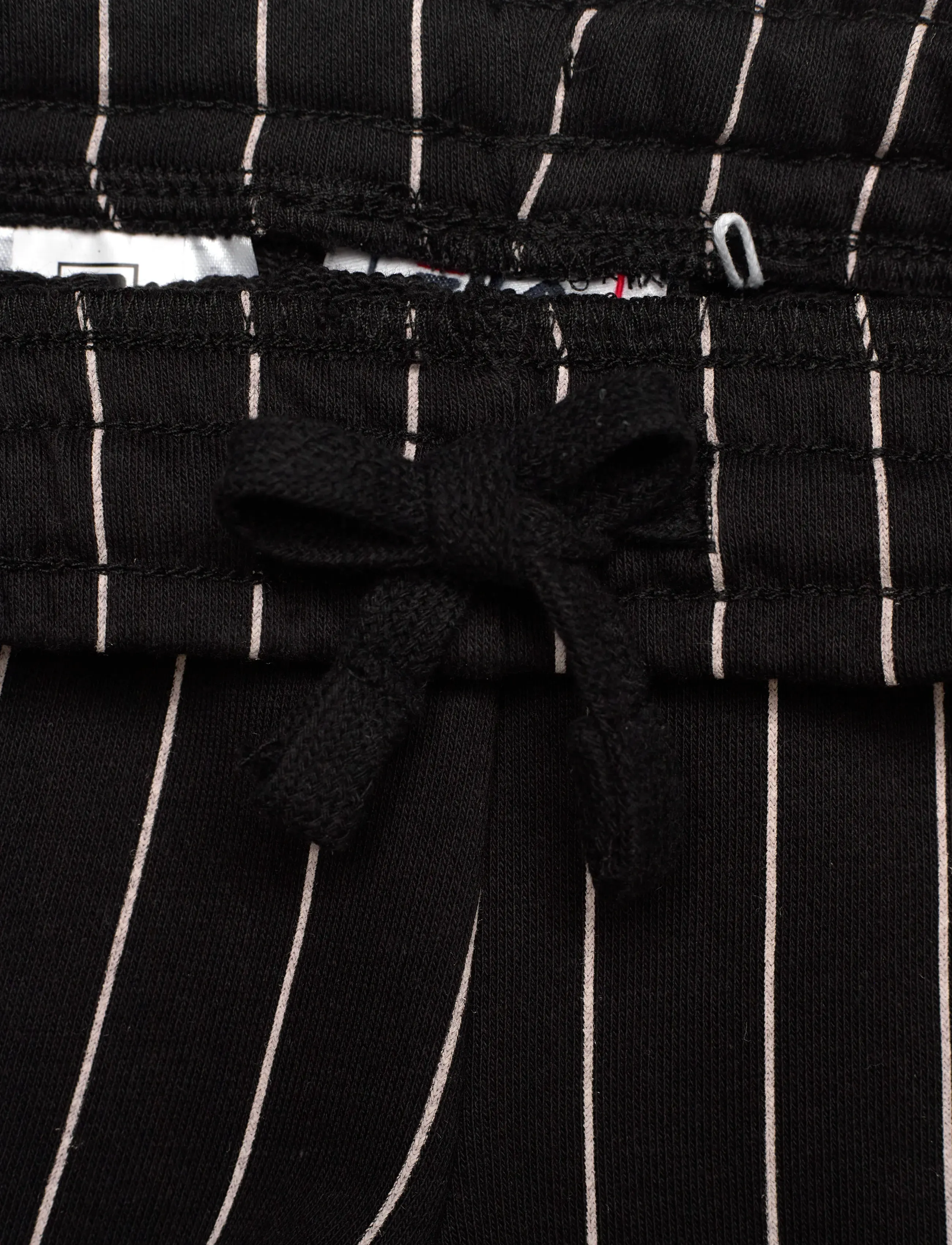FILA - LUBACO regular pinstriped sweat shorts - sweatshorts - black / egret striped (2/1) - 3