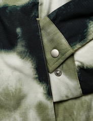 FILA - COSSONAY light padded jacket AOP - pavasarinės striukės - green smoke batic aop - 3
