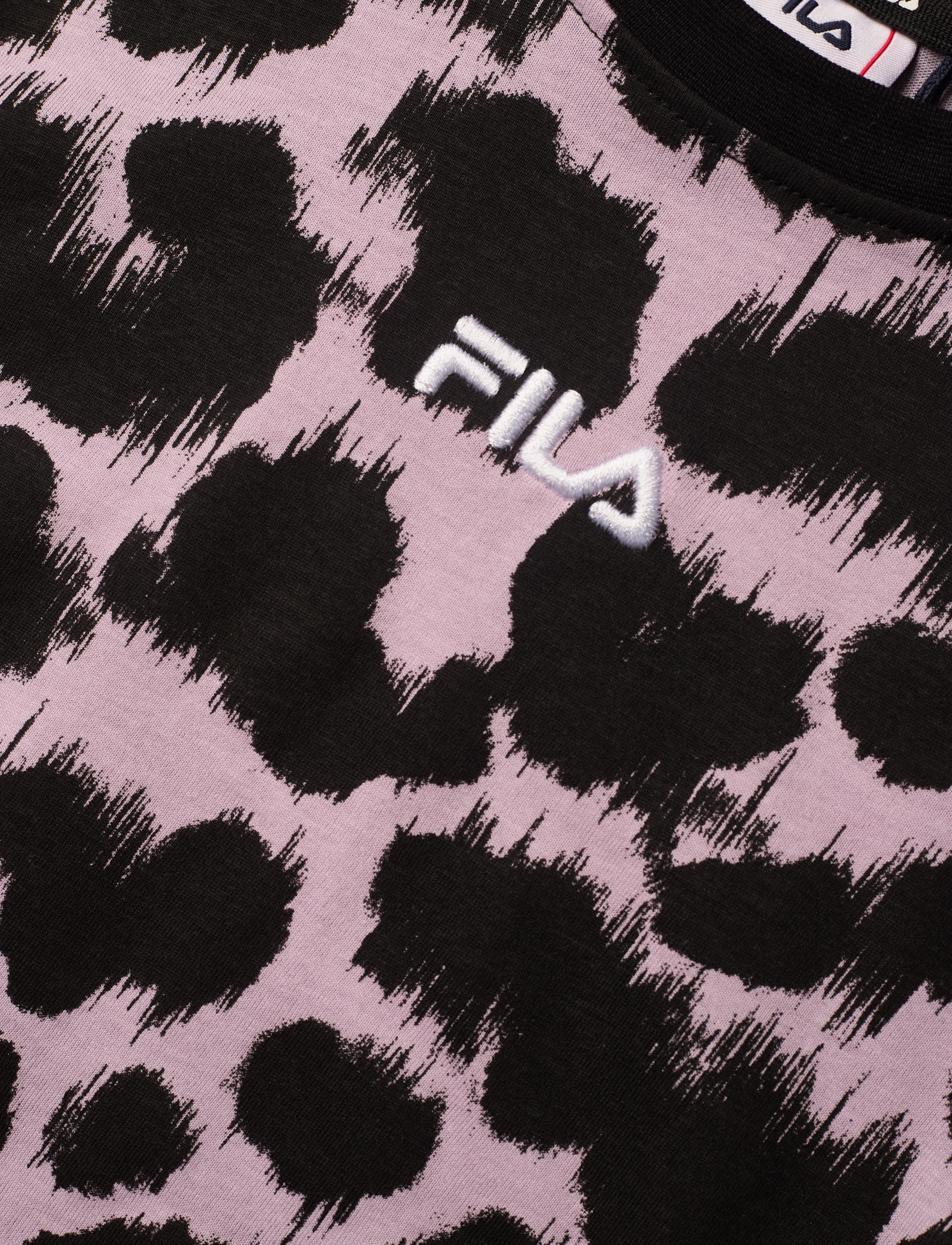 FILA - BAD AROLSEN cropped wide tee - black leo ikat aop-black - 2
