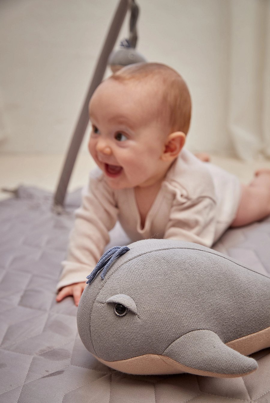 Filibabba - Bamse 30 cm - Willie the whale Grey - pehmed loomad - cloudy - 5