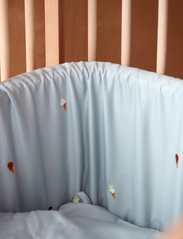 Filibabba - Bed Bumper – Embroidered Cool Summer Design – Pearl Blue - sengetid - pearl blue - 2