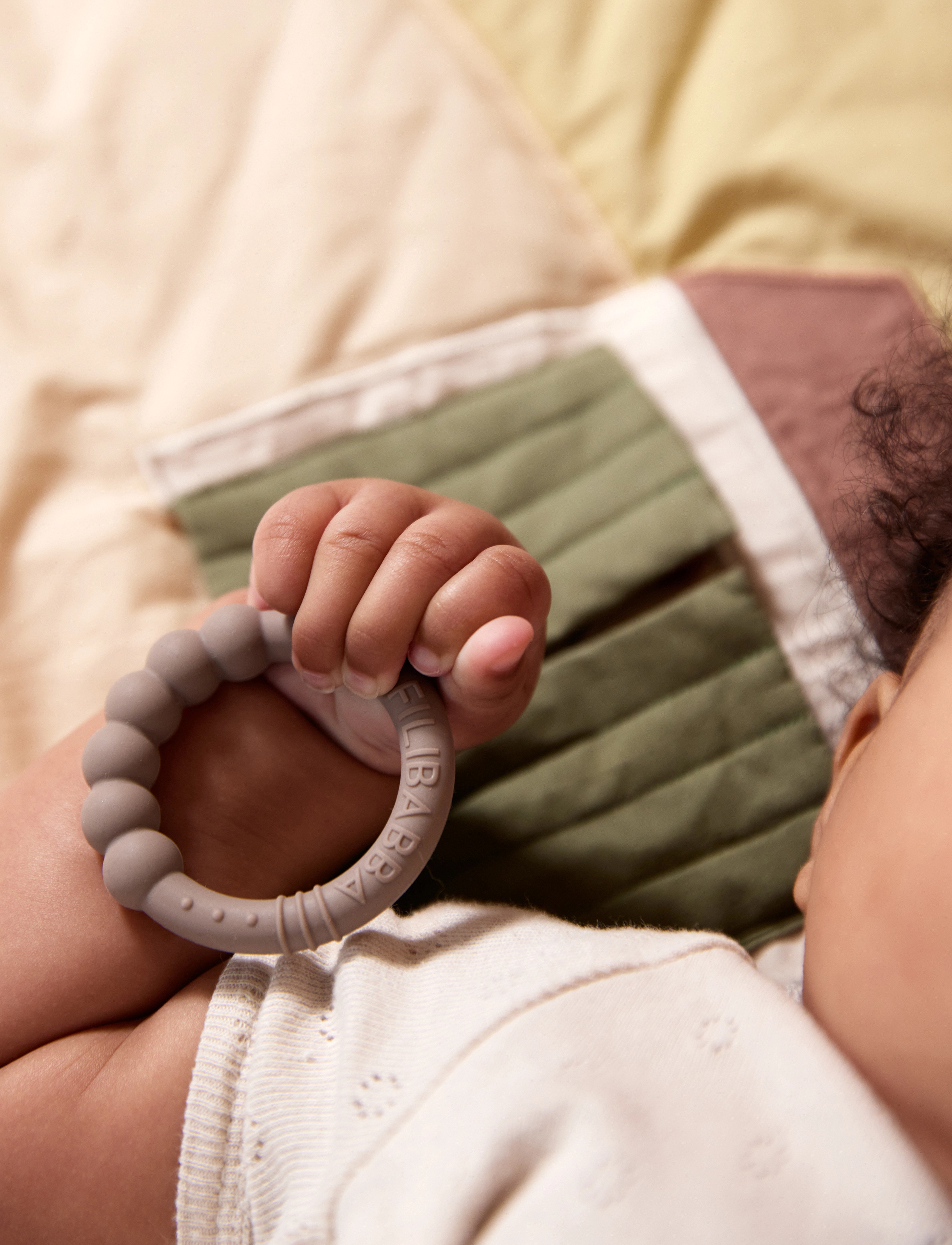 Filibabba Bidering I Silikone 2-Pak Warm Grey + Oil Green, One Size, Baby Spielzeug, Mehrfarbig/gemustert - Teething Kinder