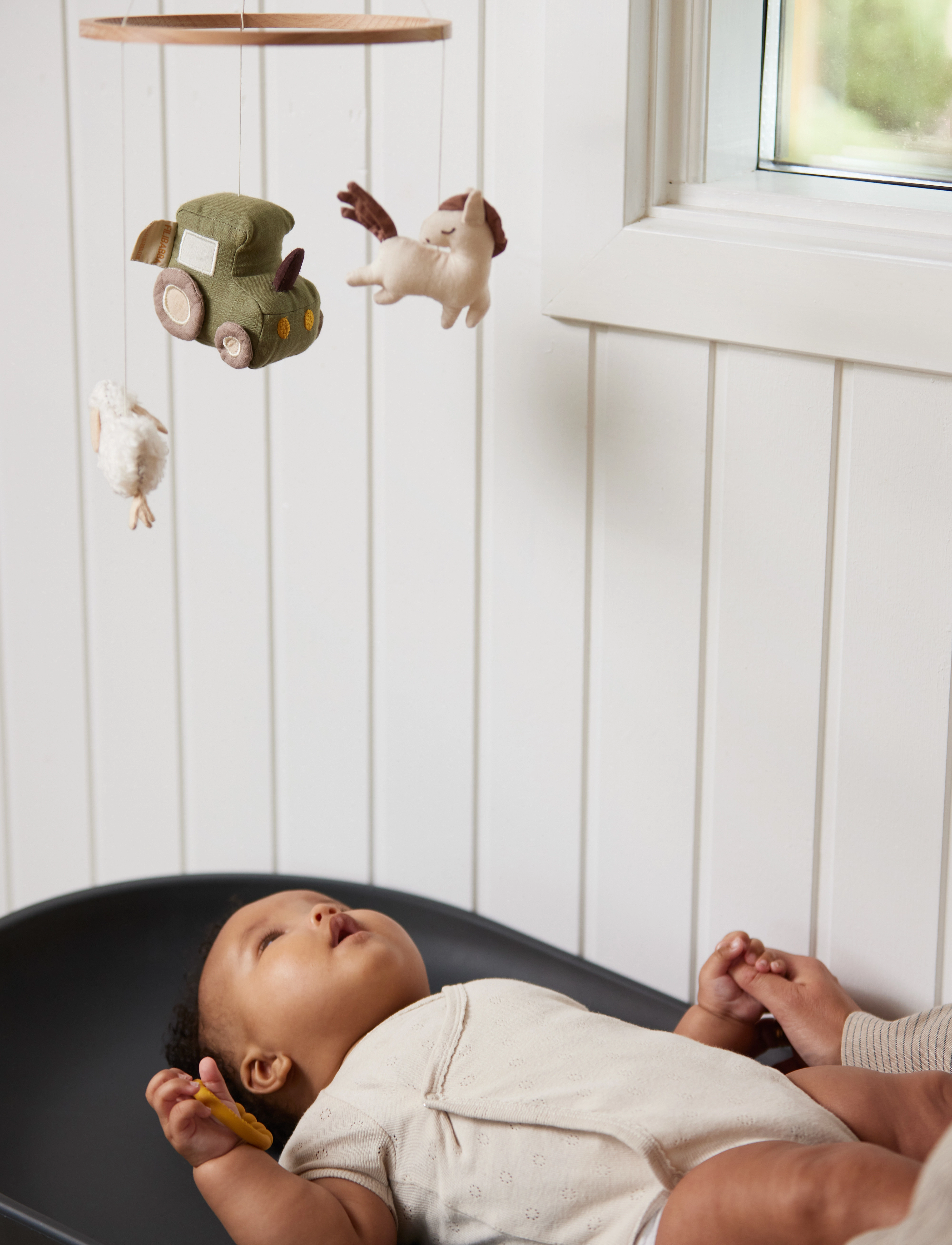 Filibabba Uro I Hør Magic Farm, One Size, Baby Sleep, Mehrfarbig/gemustert - Mobile Clouds, Kinder