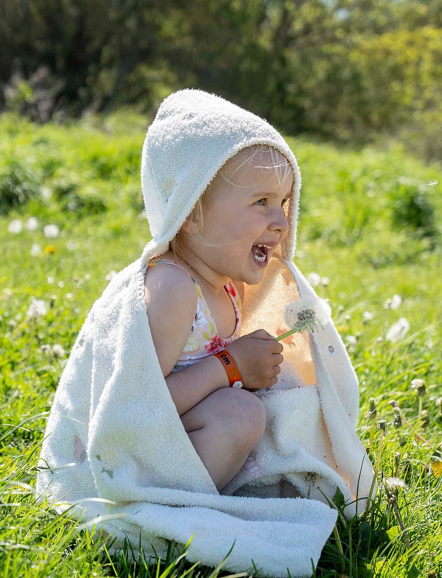 Filibabba - Embroidered hooded towel GOTS - Ocean Blossom - white - 2