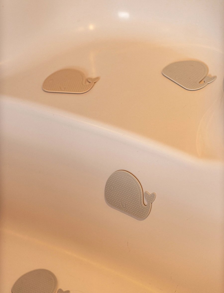 Filibabba - Silicone mini bath mats 6 pcs - Whales Blue Mix - baðkör og fylgihlutir - multicolor - 4
