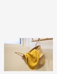 Filibabba - Bath towel with hood - Zigzag golden mustard - håndklær - golden mustard - 2
