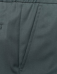 Filippa K - M. Terry Cropped Trouser - dark mint - 2