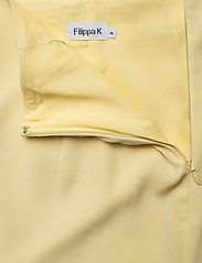 Filippa K - High Waist Crepe Skirt - pieštuko formos sijonai - wax - 2