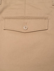 Filippa K - M. Flynn Cotton Short - chino shorts - dark khaki - 4