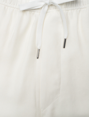 Filippa K - Twill Piped Short - kasdienio stiliaus šortai - white chal - 2