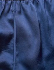 Filippa K - Evie Short - kasdienio stiliaus šortai - royal blue - 2