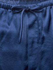Filippa K - Evie Short - lühikesed vabaajapüksid - royal blue - 3