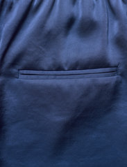 Filippa K - Evie Short - lühikesed vabaajapüksid - royal blue - 4