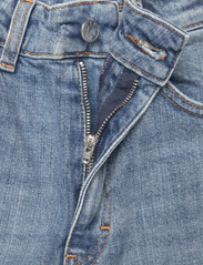 Filippa K - Lexie Jean - bootcut jeans - light blue - 3