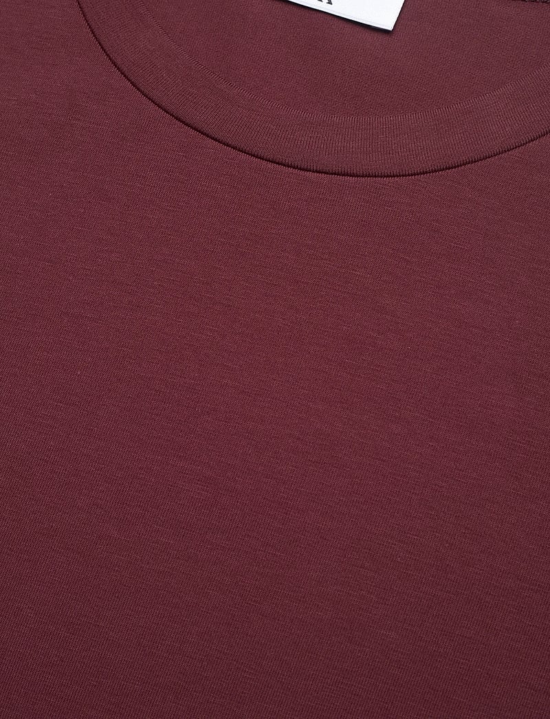 Filippa K - Stretch Cotton Tee - kortærmede t-shirts - burgundy - 2