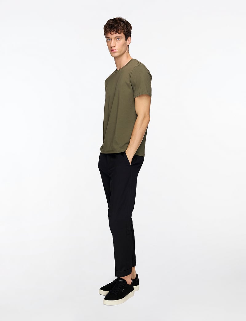 Filippa K - Stretch Cotton Tee - t-shirts - dark olive green - 3