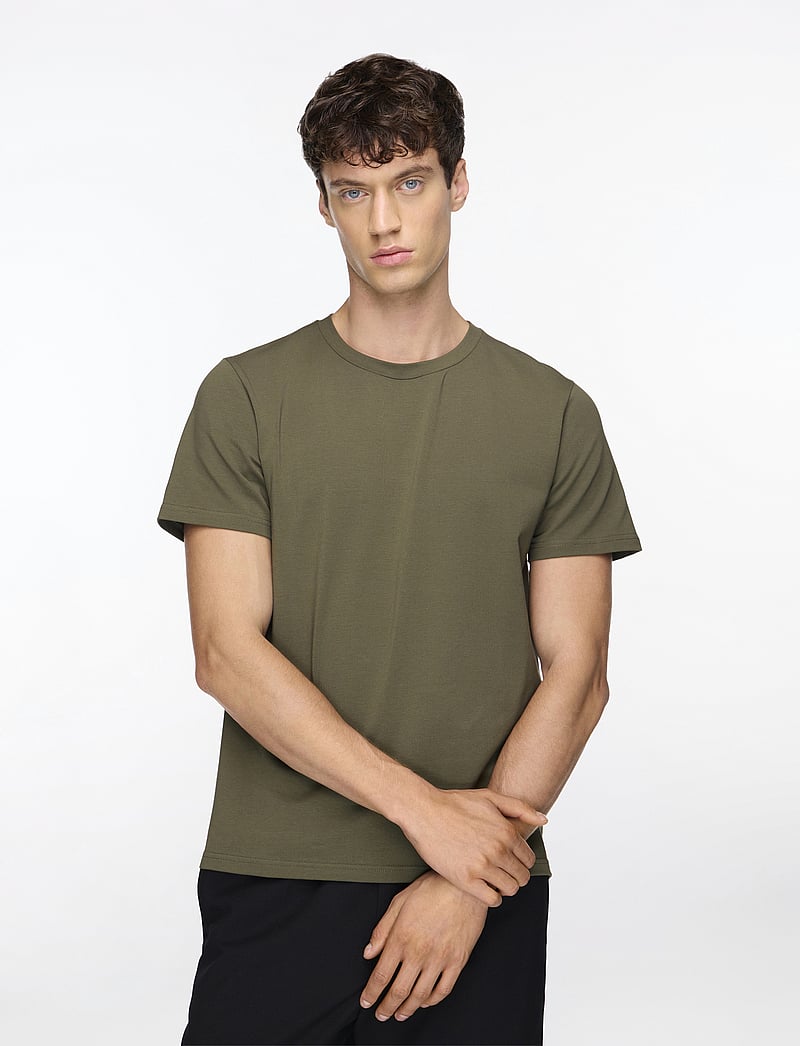 Filippa K - Stretch Cotton Tee - t-shirts - dark olive green - 0