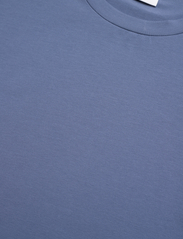 Filippa K - Stretch Cotton Tee - basic shirts - paris blue - 2