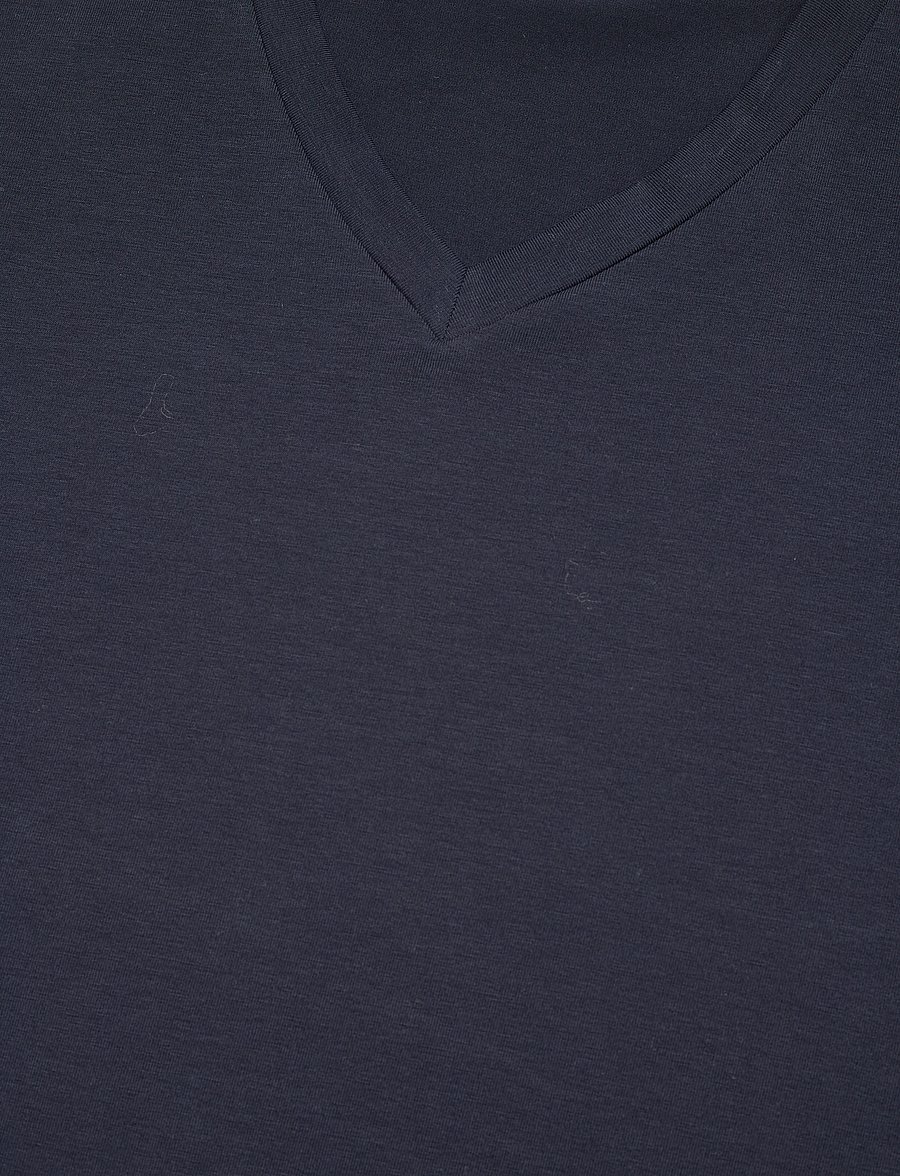 Filippa K - Stretch V-Neck Tee - short-sleeved t-shirts - navy - 2