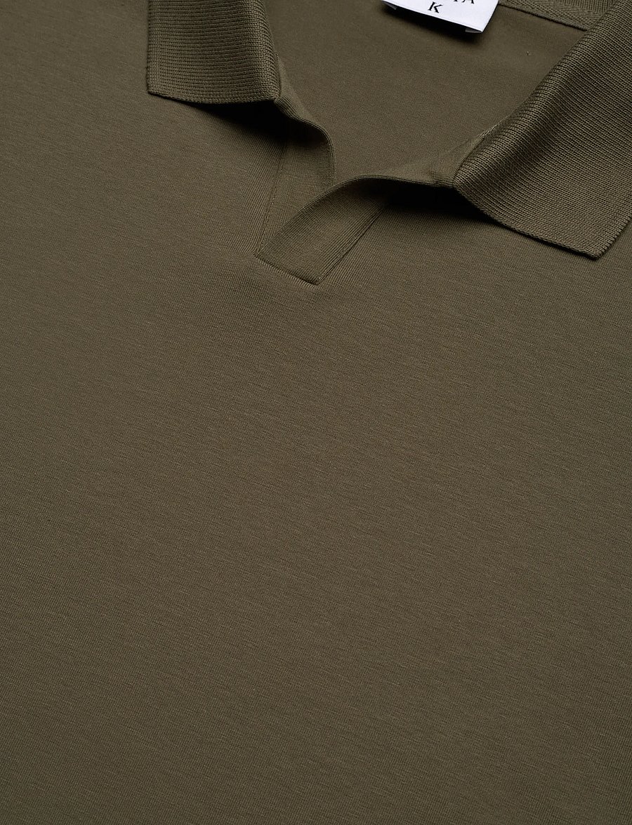 Filippa K - Stretch Cotton Polo T-Shirt - polo marškinėliai trumpomis rankovėmis - dark olive green - 2