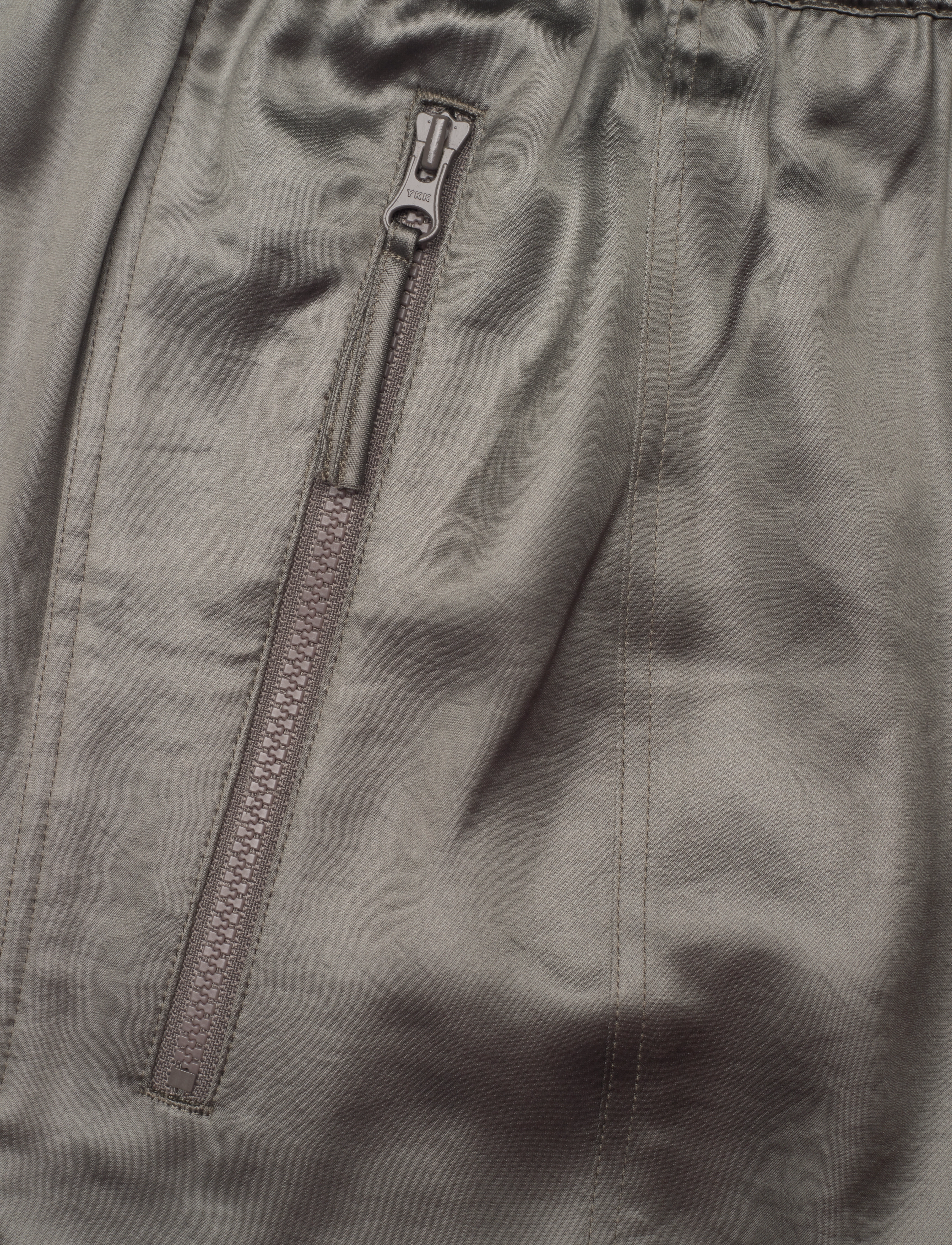 Filippa K - Shiny Cargo Trackpants - sage - 2