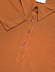 Filippa K - Shiny Rib Button Polo - polo marškinėliai - cinnamon b - 2