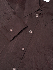 Filippa K - Crinkle Shirt - langermede bluser - dark choco - 2
