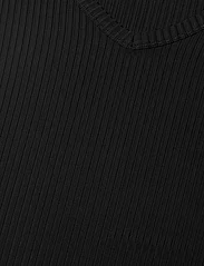 Filippa K - High V Neck Tee - t-shirts - black - 2