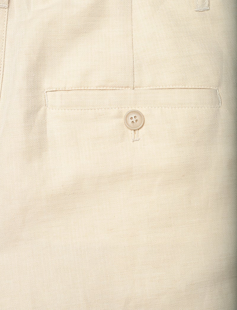 Filippa K - Relaxed Pleated Cotton Linen S - leinen-shorts - cream whit - 4