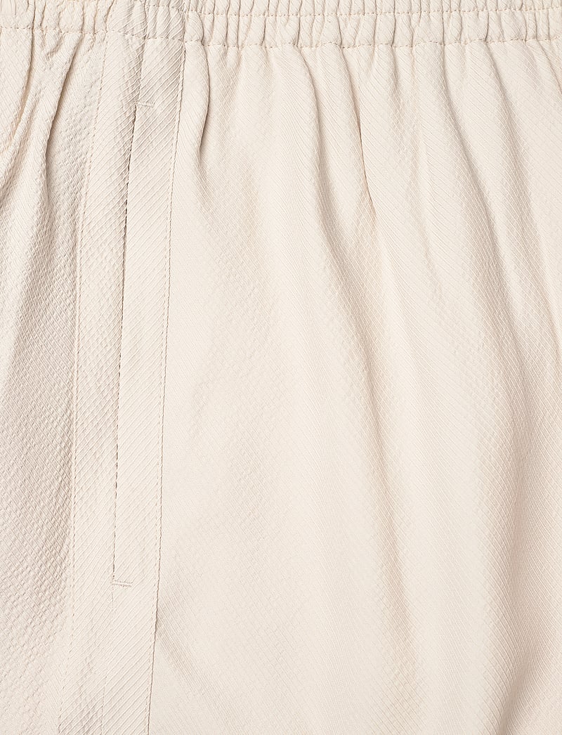 Filippa K - Draped Twill Shorts - lühikesed vabaajapüksid - ivory - 2