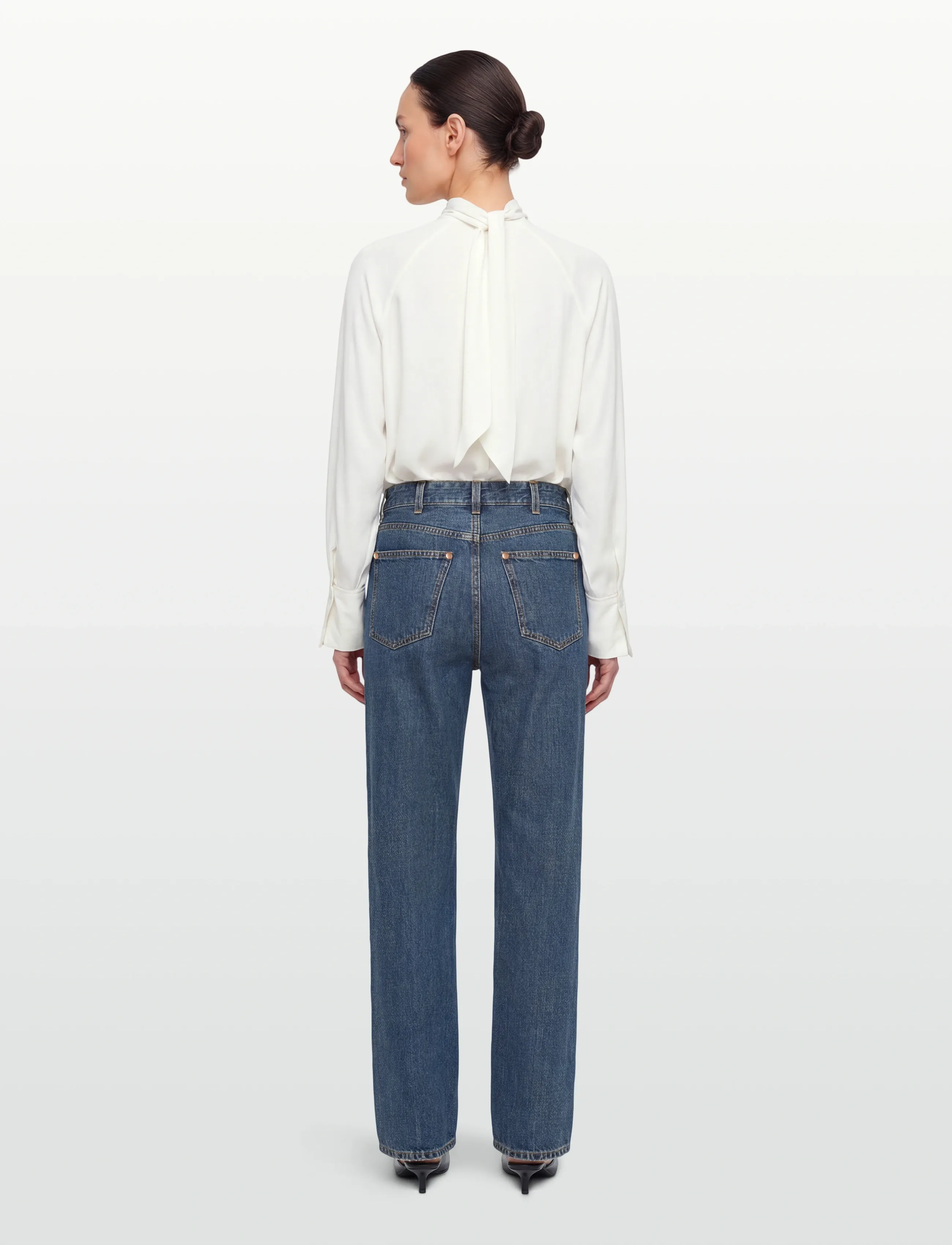 Filippa K - High Waisted Cropped Jeans - sirge säärega teksad - washed mid blue - 4