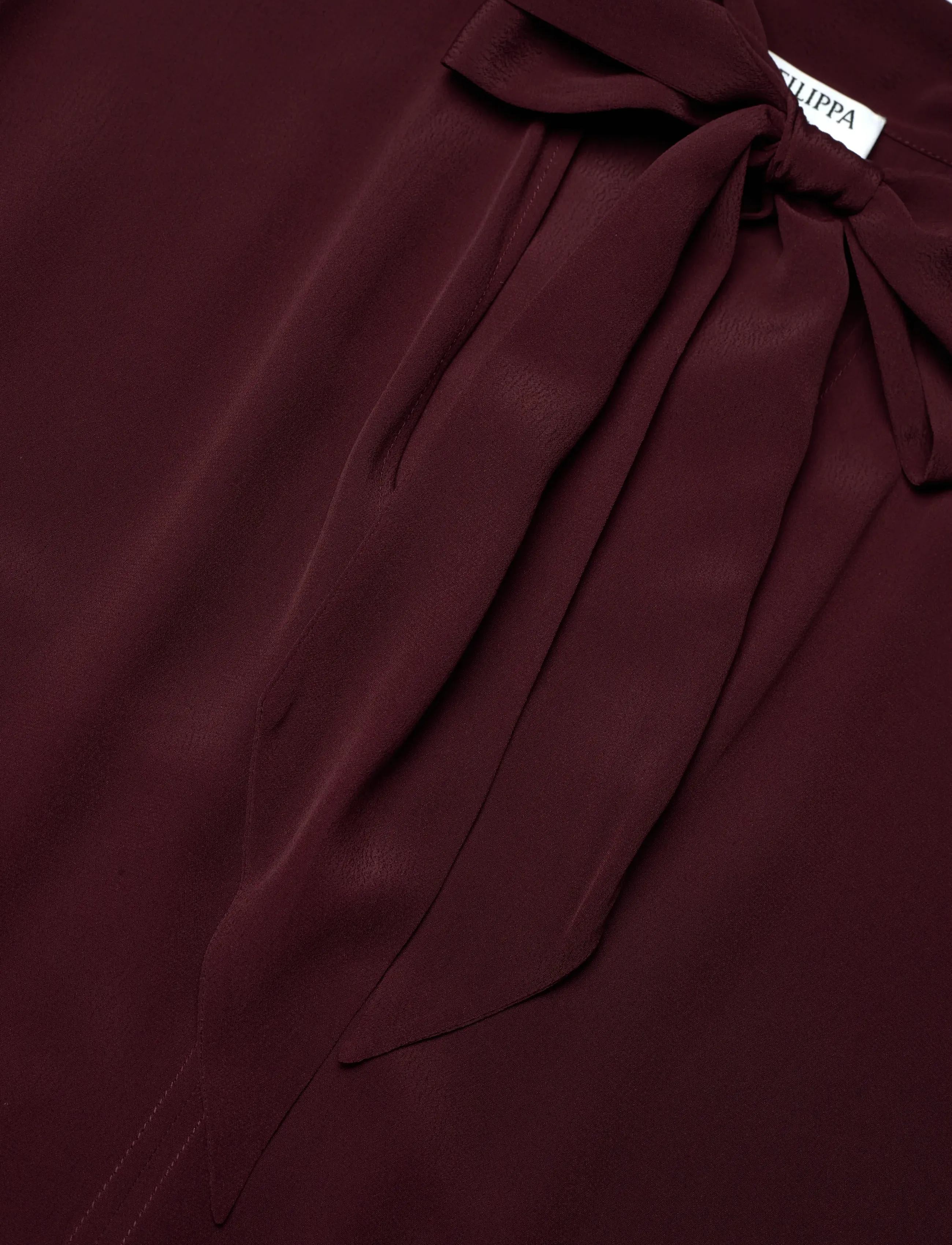 Filippa K - Long Tie-neck Dress - midi-kleider - dark burgundy - 3