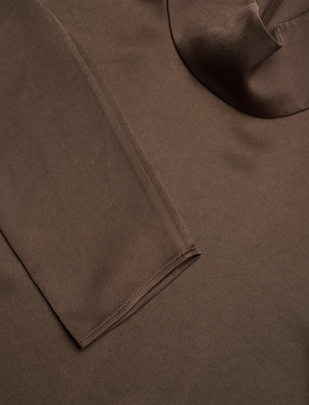 Filippa K - Turtleneck Satin Blouse - denimskjorter - oak brown - 2