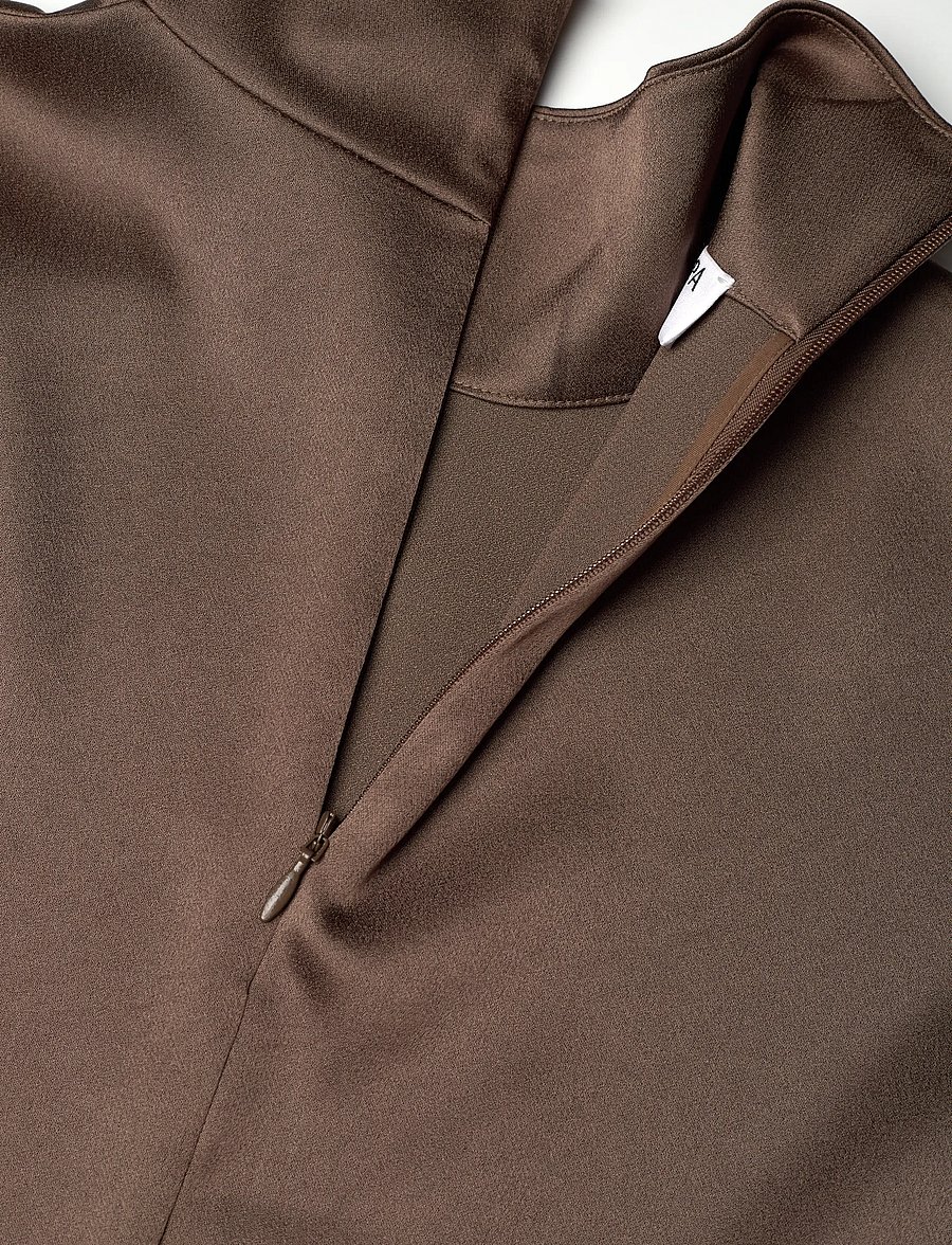 Filippa K - Turtleneck Satin Dress - aftenkjoler - oak brown - 4