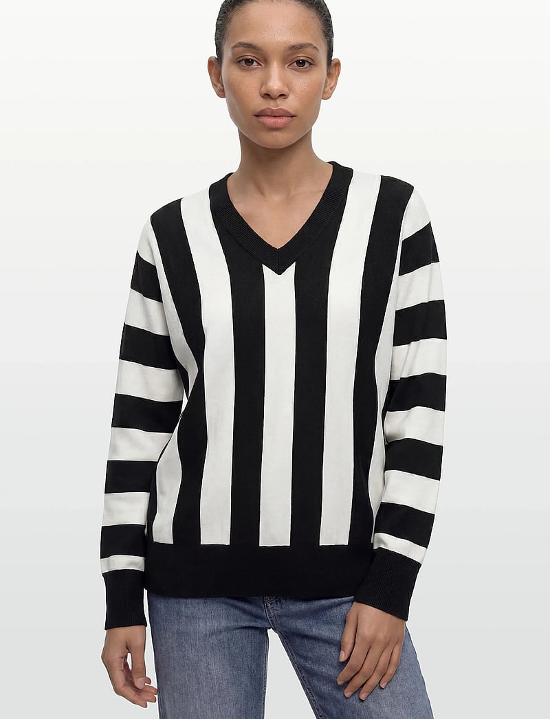 Filippa K - Batwing Sweater - pullover - black/white - 3
