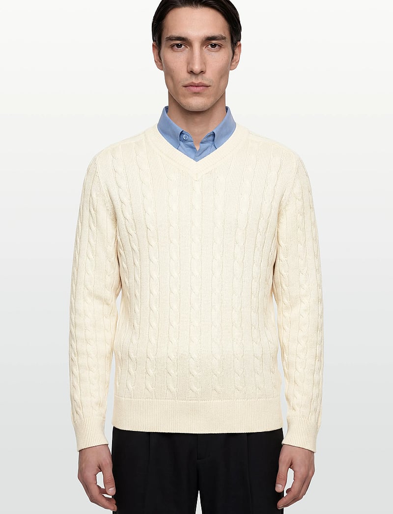 Filippa K - Braided Cotton V-Neck Sweater - v-ausschnitt - calico white - 3