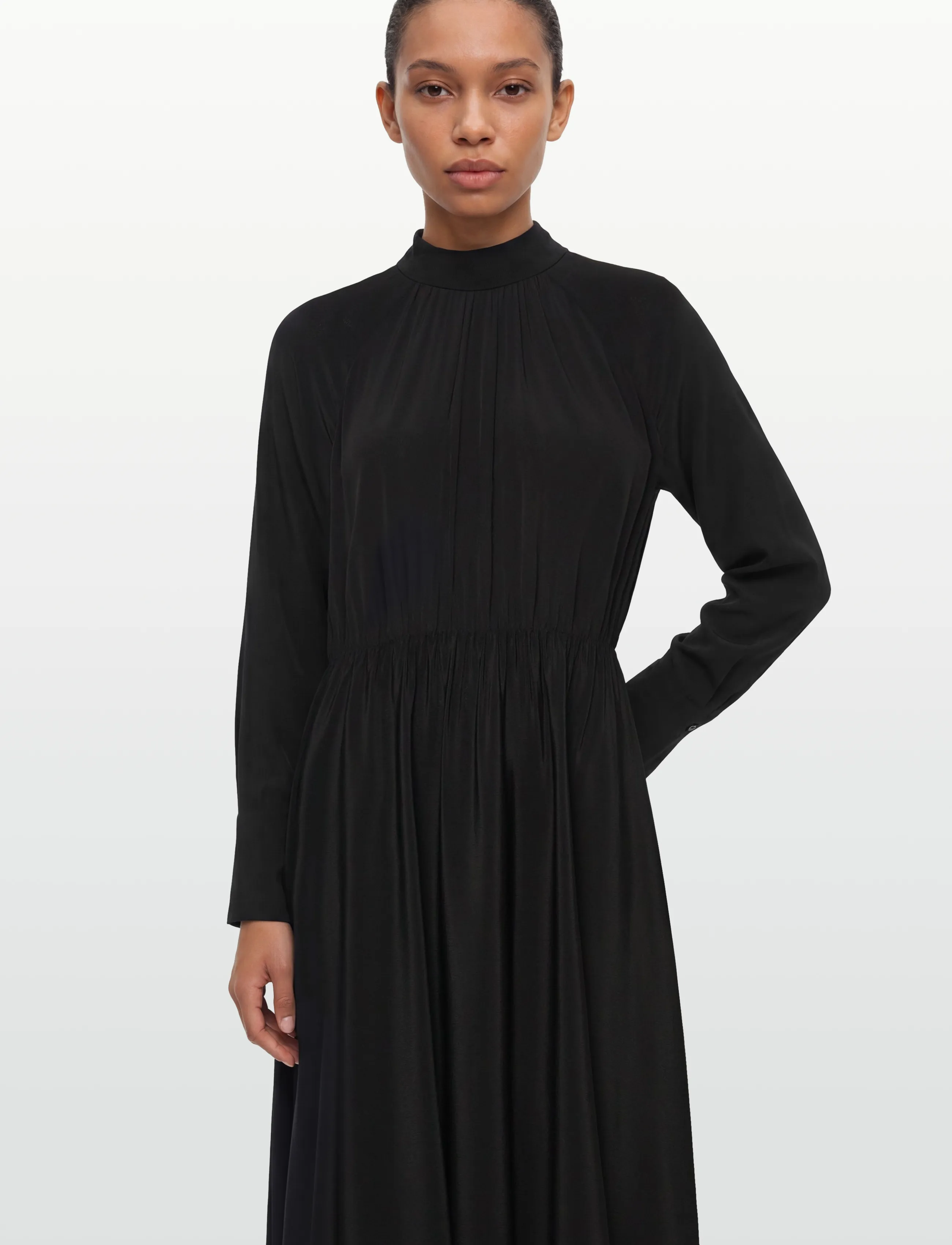 Filippa K - Tie Neck Scarf Dress - midi kjoler - black - 3